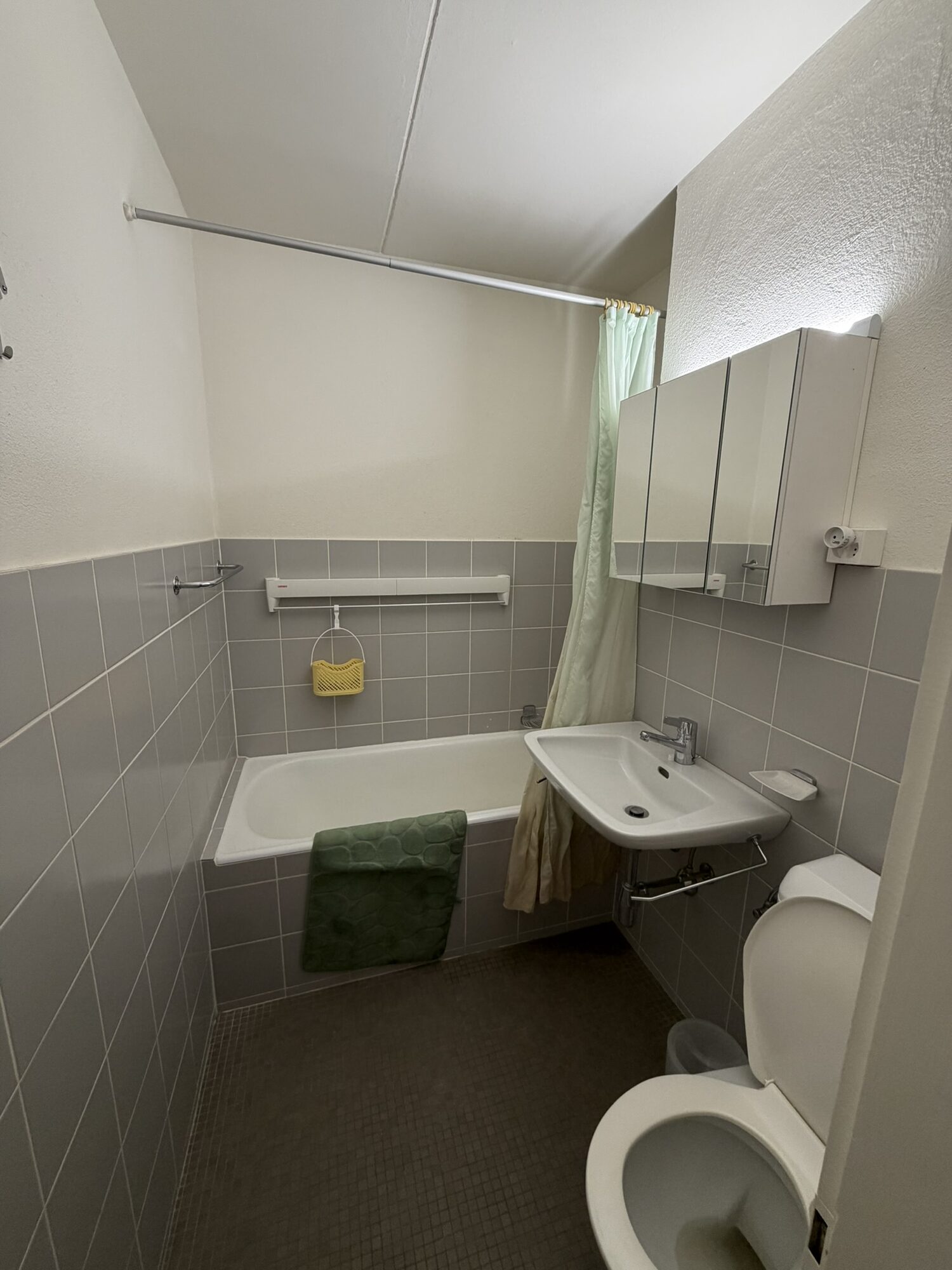 Second bathroom with bathtub in Rosablanche C34, Siviez
